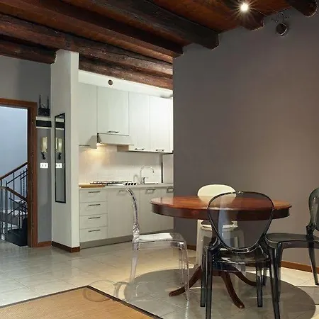 L'ospite Apartment *
